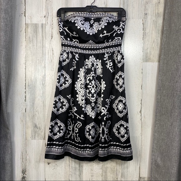 White House Black Market Dresses & Skirts - WHBM Strapless Damask Print Silk Dress sz 0